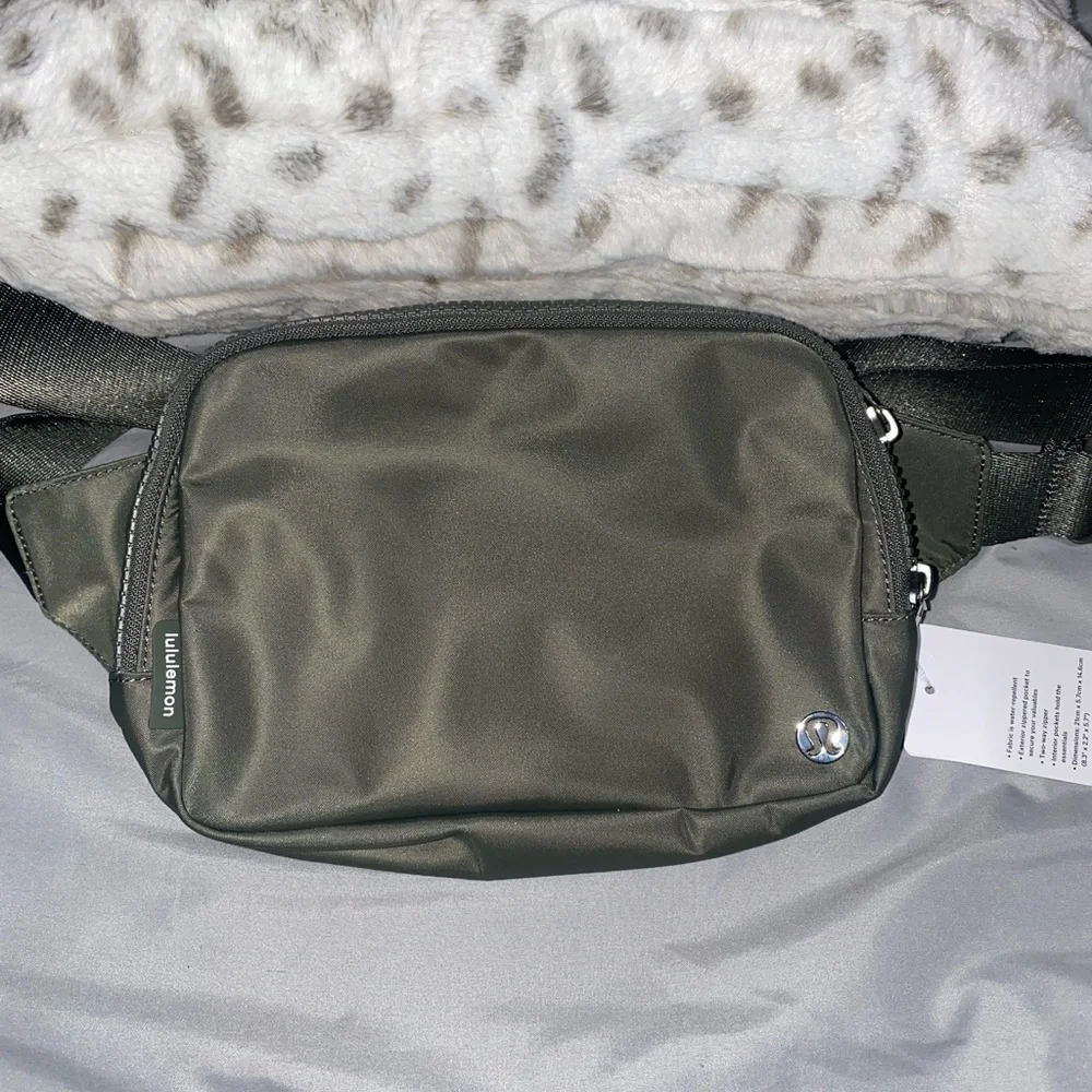 SOLD❌ NWT LULULEMON EVERYWHERE BELT BAG - Picture 15 of 15